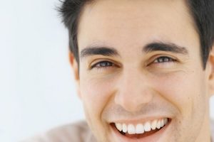 Facetas Dentárias: conheça a técnica odontológica que faz sucesso com as celebridades