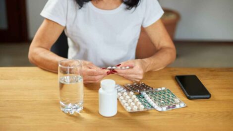 Excesso de suplementos na menopausa: quando mais pode significar menos saúde